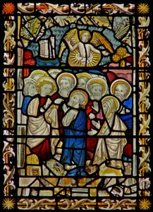 La ventana este que representa a los Apóstoles reunidos (¿para el Funeral de la Virgen?) María - los Apóstoles se reúnen para asistir de English School