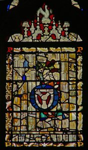 La ventana este que representa fragmentos y un escudo de la Trinidad de English School