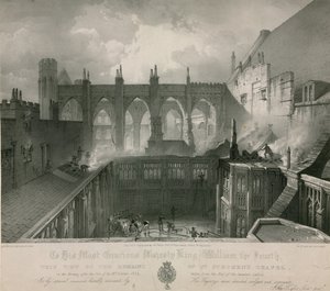 Vista de los restos de la Capilla de San Esteban la mañana después del incendio de English School