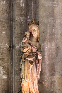 Virgen con el Niño conocida como Notre-Dame de la Nef.Siglo XIV (Alabastro) de English School