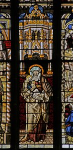 Ventana representando a Santa Ana, la Virgen María y el Niño Jesús de English School