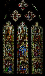 Ventana N2 que representa las Alegrías de la Virgen de English School