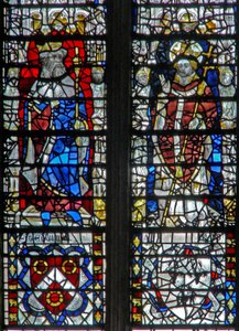 Ventana c17 que representa figuras y escudos abajo de English School