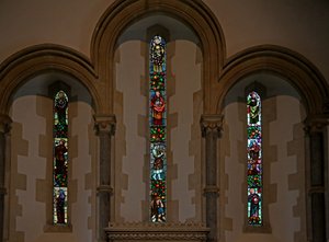 Ventana que representa la ventana este con lancetas de Fred Weekes y Gualbert Saunders de English School
