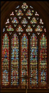 Ventana e-1 que representa a Noé, Abraham, David, Isaías y Malaquías; Eva, la Serpiente, la Virgen y el Niño, la Serpiente de Bronce y Moisés de English School