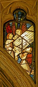 Ventana n2 que representa el coro angelical con partitura musical