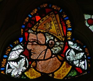 Ventana s-2 que representa a San Cuthbert