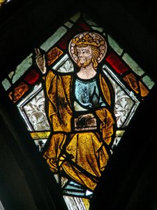 Ventana s6 que representa a Dios en la Coronación de la Virgen