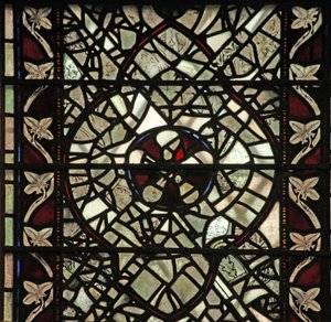 Ventana w58 que representa grisalla de English School