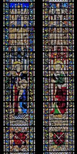 Ventana w71 que representa a San Pedro y San Pablo de English School