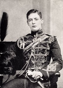 Winston Churchill como Segundo Teniente en los 4th Queen