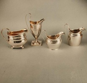 Colección de jarras de crema, todas del período de Jorge III (1760-1820) de English School English School