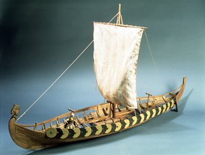 Modelo de un barco vikingo encontrado en Gokstad, Noruega en 1880