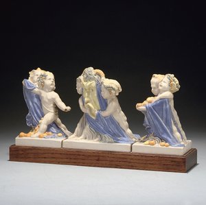 Grupo figurado de tres piezas sobre zócalo de Eric Bradbury