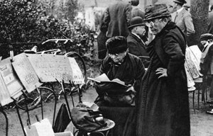 Vendedores de sellos en los Campos Elíseos, París, 1931 de Ernest Flammarion