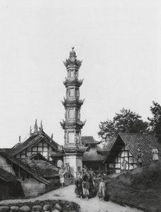 Kiungchou, Szechuan, Pueblo (foto b/n) de Ernst Boerschmann