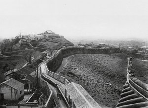 Kuangchou, Kuanyin shan, Kuangtung, Vista desde la torre norte de la muralla norte de la ciudad y la colina Kuanyin (foto en blanco y negro)