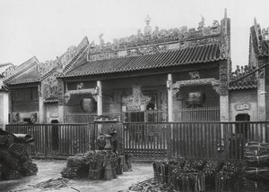 Pinglofu, Kuangsi, Pueblo de Pinglo en el Río Kuei, Club de Cantón (foto b/n) de Ernst Boerschmann