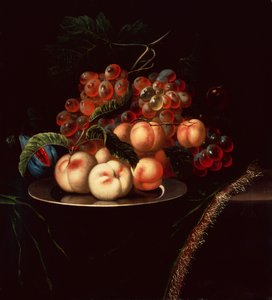 Duraznos en un Plato de Peltre con Uvas y un Higo en un Ledge Draped