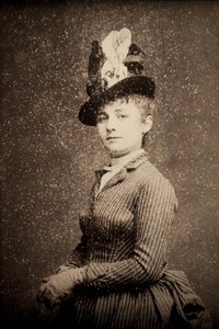 Camille Claudel (1864-1943). Retrato fotográfico alrededor de 1886, por Etienne Carjat (1828-1906). Retiro. Museo de Bellas Artes de Poitiers (Francia) de Etienne Carjat