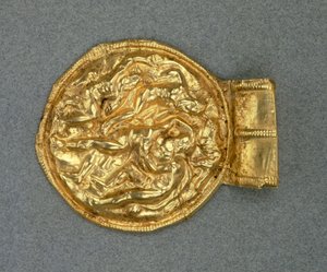 Bulla colgante en relieve. Civilización etrusca, siglo IV a.C. de Etruscan