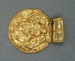 Colgante de bulla en relieve. Civilización etrusca, siglo IV a.C. de Etruscan