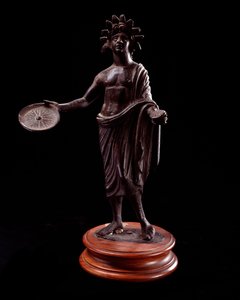Arte etrusco: mujer ofreciendo, estatuilla de bronce del siglo II a.C. de Etruscan