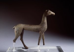 Arte etrusco: un cervatillo de Etruscan