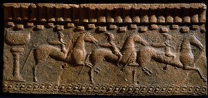 Arte etrusco: friso decorado de caballeros de un conjunto arquitectónico en Murlo. Siglo VI a.C. Murlo, Antiquarium Municipal, Italia de Etruscan