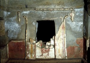 Civilización etrusca: entrada de la tumba François en la necrópolis de Ponte Rotto, siglo IV a.C. Vulci, Italia