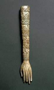 Antigüedad etrusca: brazo delantero o asa de flabelum (abanico litúrgico) en marfil. De la tumba Barberini en Preneste (Palestrina). Siglo VII a.C. Roma, Museo Nacional de Villa Giulia de Etruscan
