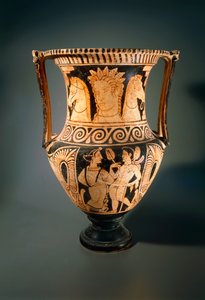 Kelebe o crátera de columna, por el Pintor de Asciano, que representa a una joven recibiendo un flabelo (abanico). Cerámica de figuras rojas de la Tumba 3 de Poggio Pinci, Asciano (Toscana). Civilización etrusca, siglo IV a.C. de Etruscan