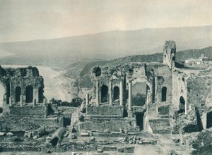 Escenario y camerino del Teatro Griego, Taormina, Sicilia, Italia, 1927 de Eugen Poppel