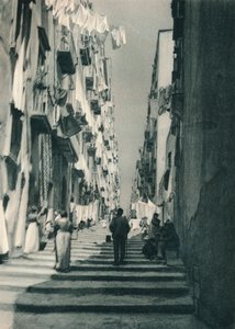 Calle en los suburbios, Nápoles, Italia, 1927 de Eugen Poppel