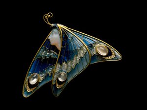 Art Nouveau: broche de oro, esmalte translúcido, ópalo, piedra lunar y diamante en forma de mujer mariposa. Atelier Eugene Feuillatre (1900) de Eugene Feuillatre