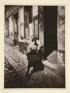 La Villette, chica pública haciendo el reloj, 19. Abril de 1921 (La Villette, Streetwalker Waiting for Client, distrito 19, abril de 1921)
