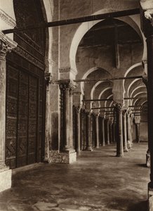 Kairuan, Vista parcial de la Gran Mezquita (foto b/n) de European Photographer