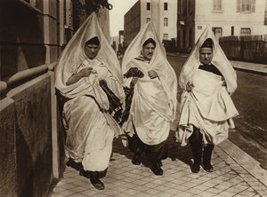 Túnez, mujeres judías (foto b/n) de European Photographer