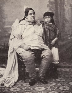 Mujer judía tunecina y su hija (foto en blanco y negro) de European Photographer