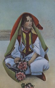 Mujer con traje tradicional, posiblemente del norte de África (foto en color) de European Photographer
