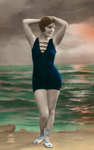 Mujer joven en traje de baño (foto en color) de European Photographer