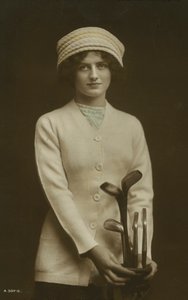 Mujer joven con palos de golf (foto en color) de European Photographer