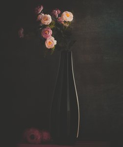 Naturaleza muerta de flores melancólicas de Farid Kazamil