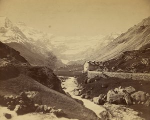 [Río corriendo por valle de montaña] de Farnham Maxwell Lyte