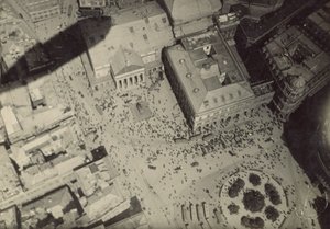 [Paisaje urbano con sombra de dirigible] de Fedele Azari