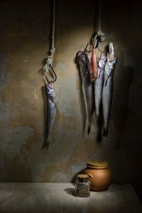 Naturaleza muerta rústica con pescado
