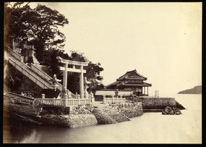 Entrada al templo de Kami-Hamayou en Shimonoseki de Felice Beato