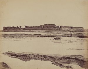 Exterior del fuerte norte de Taku en el río Peiho, mostrando la entrada inglesa y francesa, 21 de agosto de 1860 de Felice Beato