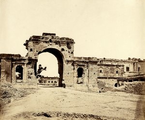 Puerta que conduce a la Residencia, Lucknow, 1858 de Felice Beato