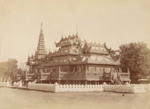 Escuela del Rey Thibaw Min Ahora Usada como Iglesia de Felice Beato